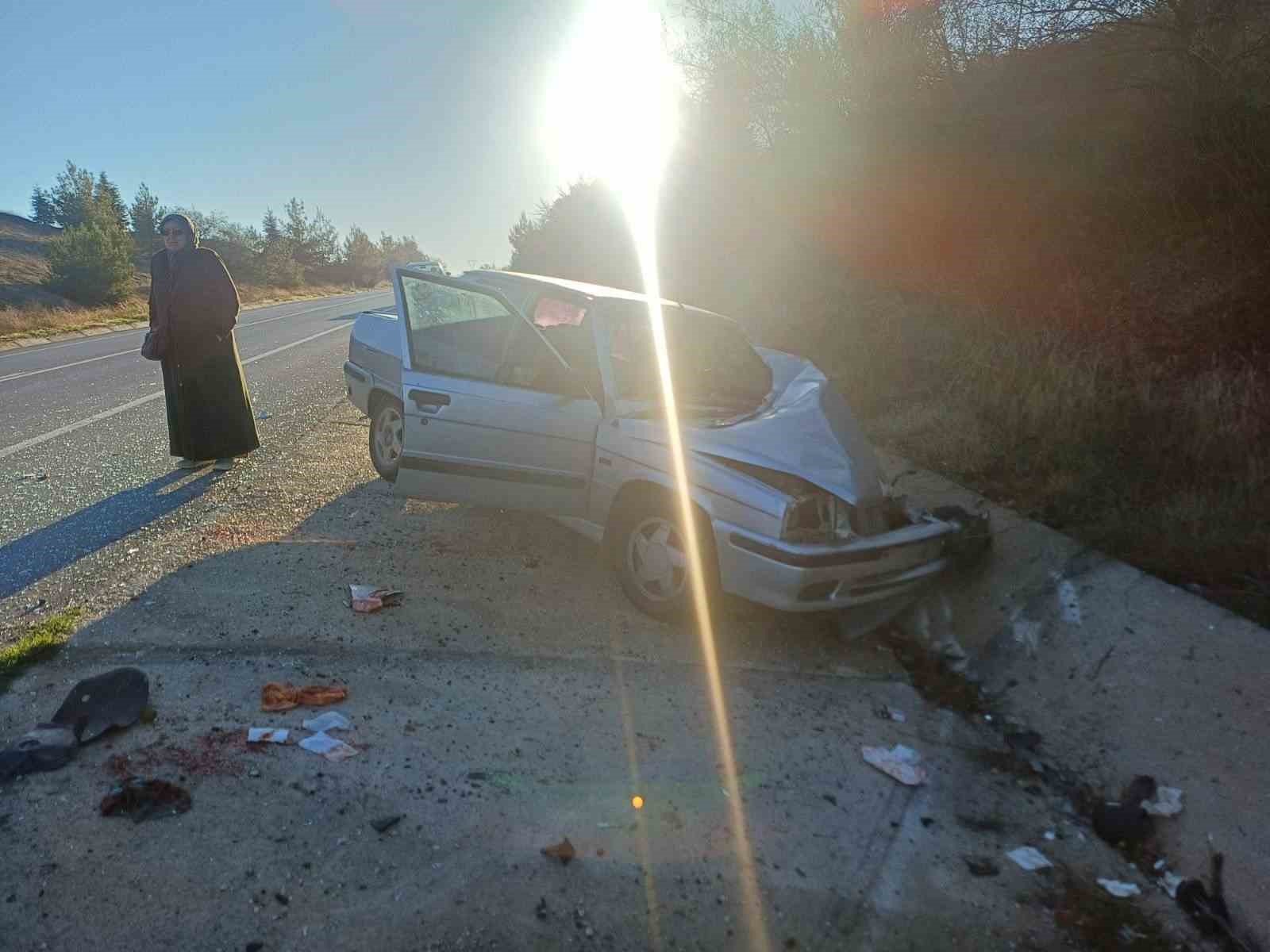 Bilecik’in Söğüt ilçesinde meydana gelen trafik kazasında 2 kişi hafif