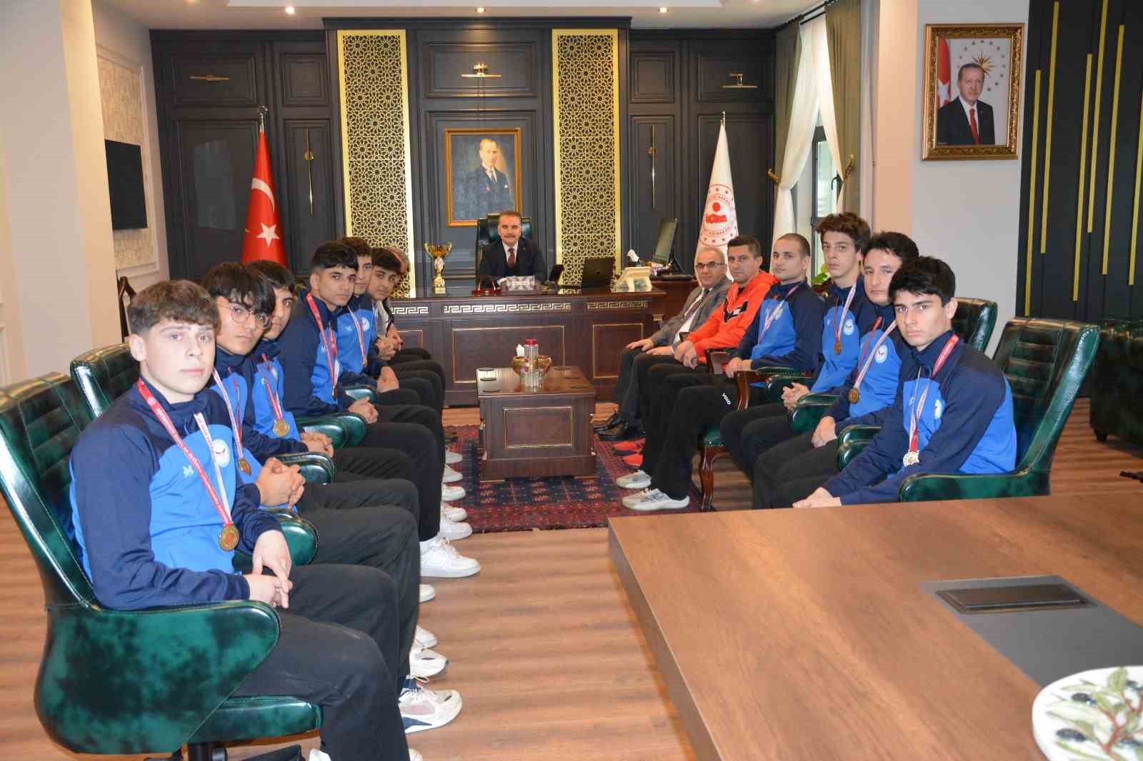 Balıkesir’in Edremit ilçesinde, 2025-2026 Eğitim Öğretim Yılı Okul Sporları müsabakalarında